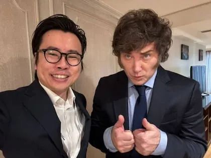 Milei 与 Kip Protocol 的负责人 Julian Peh，该平台是 $LIBRA 的启动平台